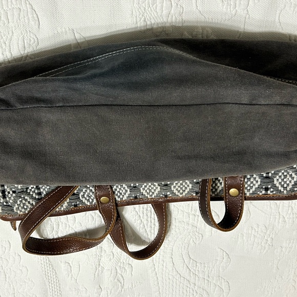 Myra Bag Handmade - Picture 11 of 11